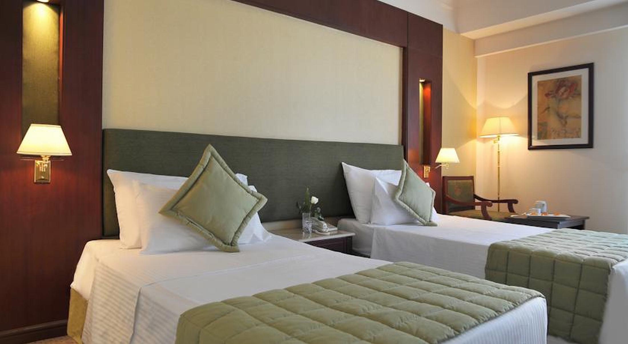 Safir Hotel Cairo Giza Phòng bức ảnh A room at the hotel