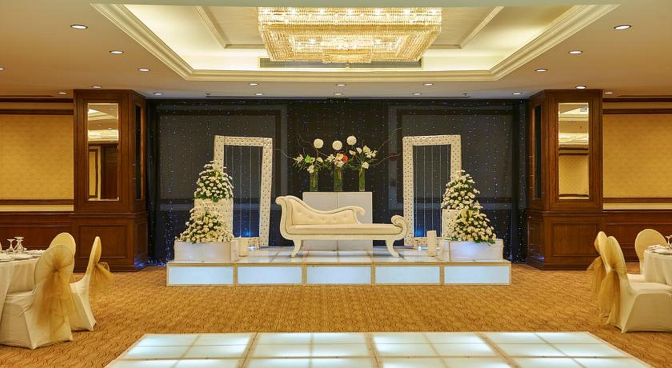 Safir Hotel Cairo Giza Ngoại thất bức ảnh A modern Malay wedding reception