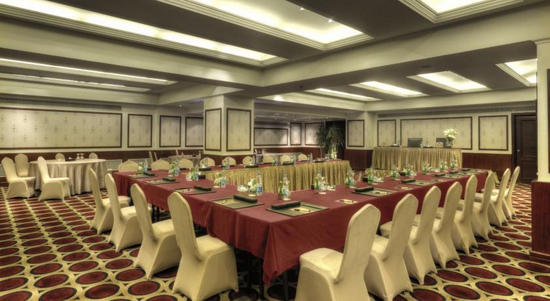 Safir Hotel Cairo Giza Ngoại thất bức ảnh The Royal Meeting Room