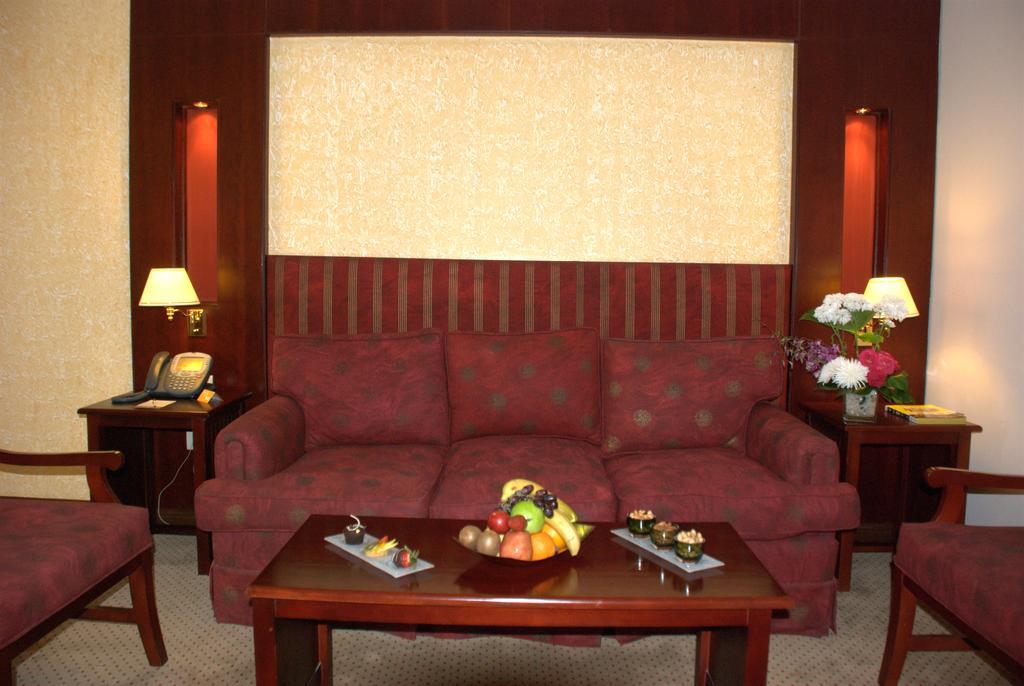 Safir Hotel Cairo Giza Phòng bức ảnh A suite at the hotel