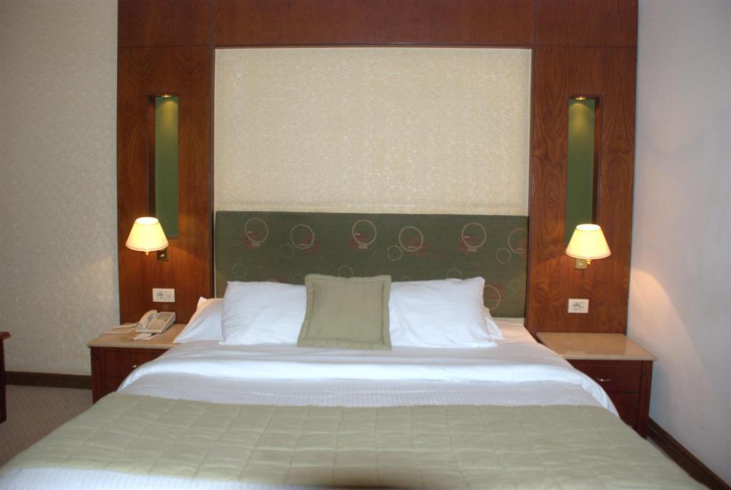 Safir Hotel Cairo Giza Ngoại thất bức ảnh A bed