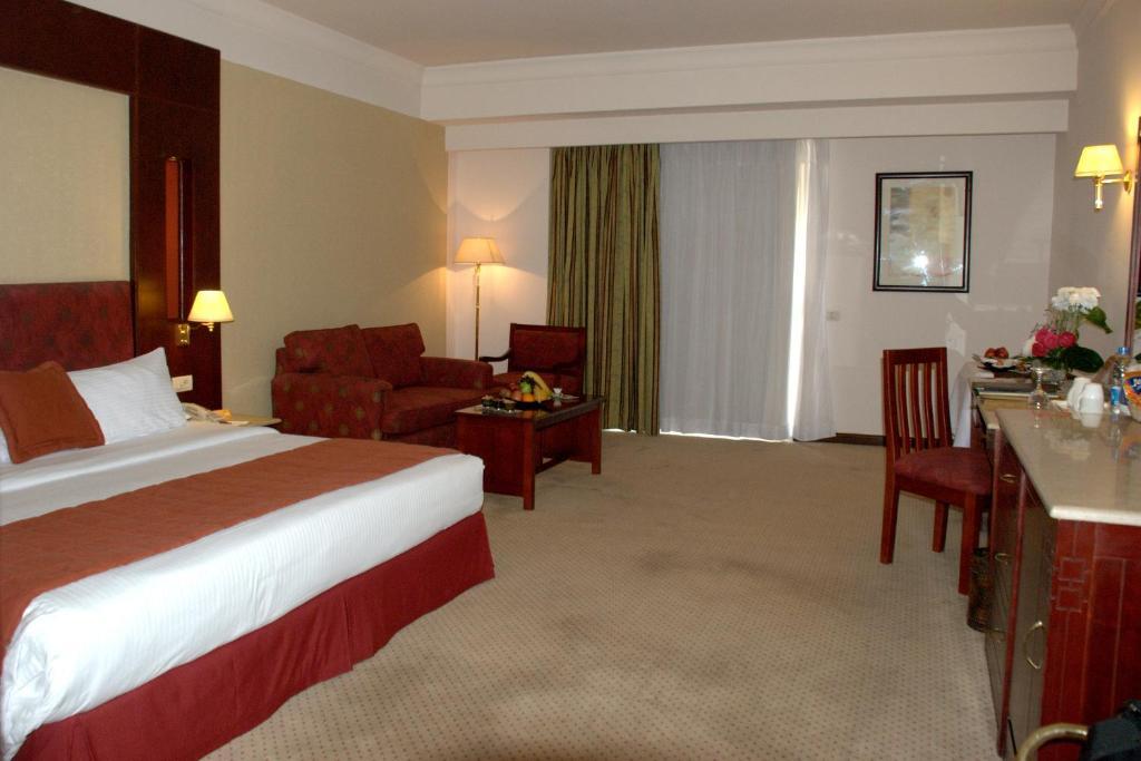 Safir Hotel Cairo Giza Ngoại thất bức ảnh A room at the hotel